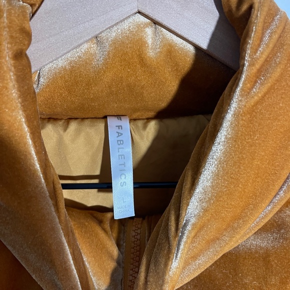 Fabletics Wander Velour Cropped Puffer Jacket Size Large - Picture 9 of 15